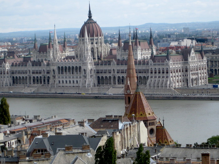 Parlament von der Fischerbastai