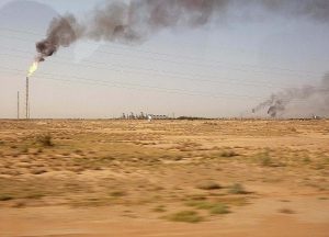 Abb. 9: Ölfeld in der Wüste © W. Heinze