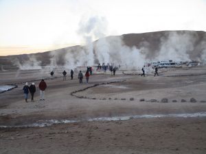 Das Geysier- und Fumarolen-Feld El Tatio erhält bereits zu früher Stunde viel Besuch