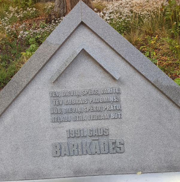 Gedenkstein für die bei Barrikadenkämpfen in Riga Gefallenen